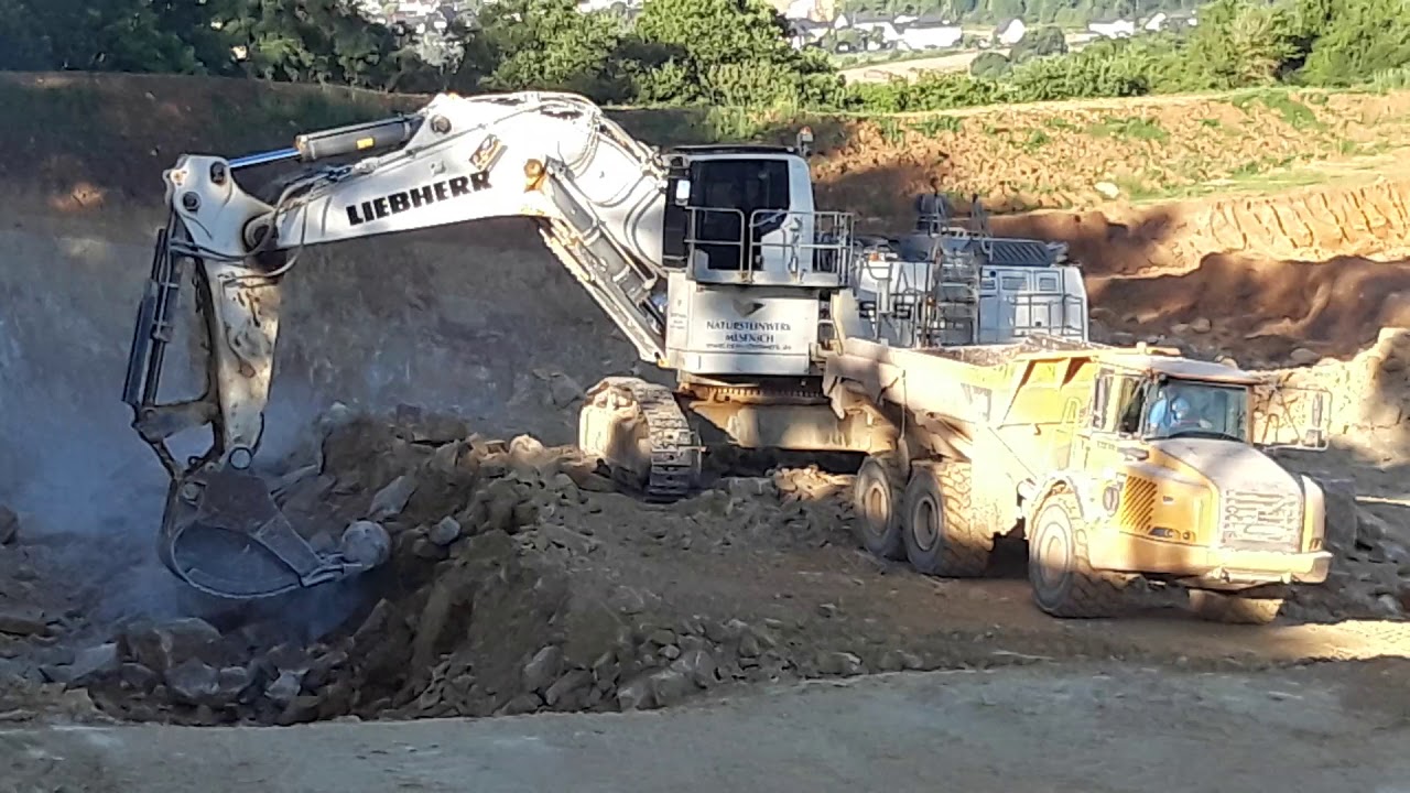LIEBHERR R9150 EXCAVATOR