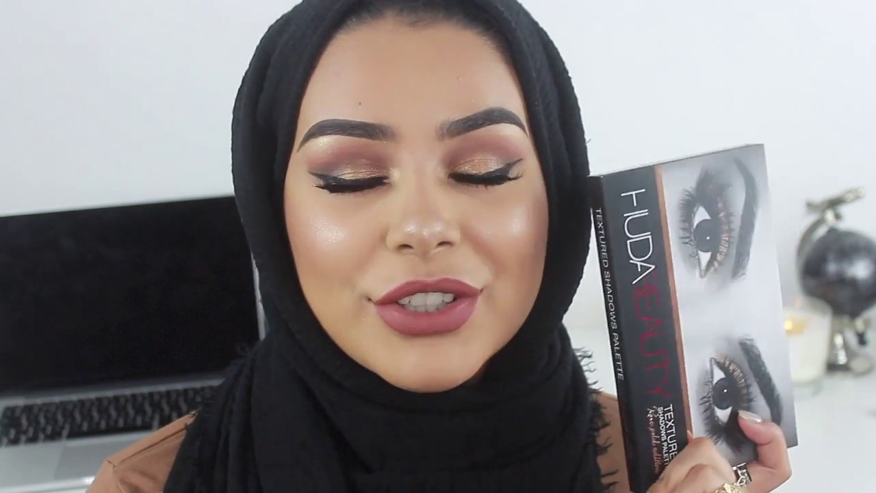 First Impression Review & Tutorial: Huda Beauty Textured Shadows Rose Gold Palette