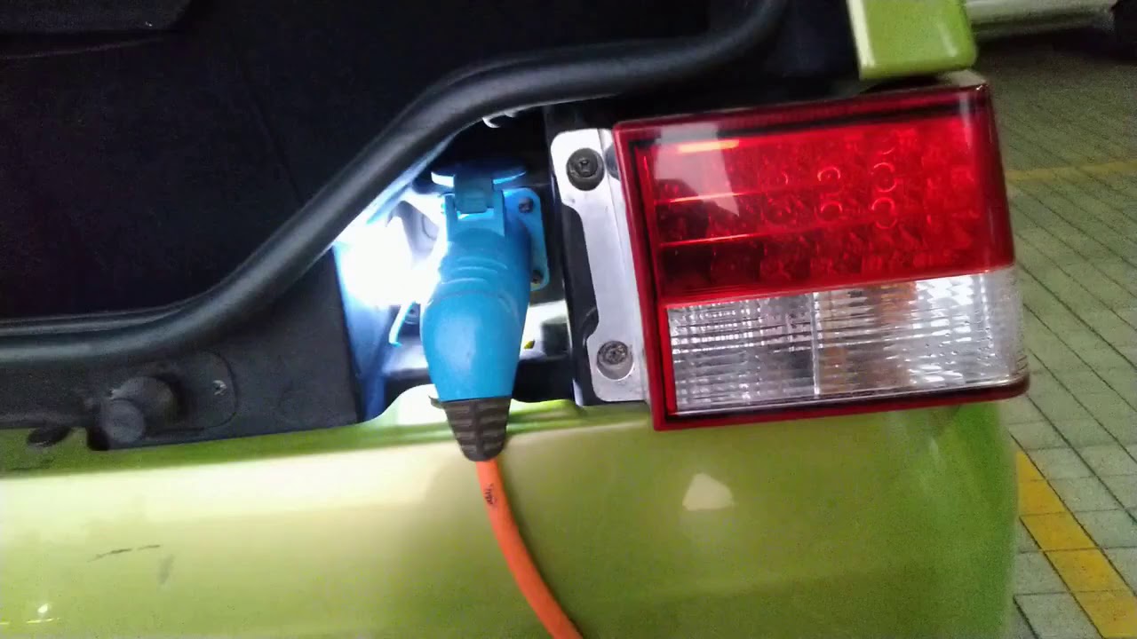 How to Charge an Electric car | Mahindra Reva E2O