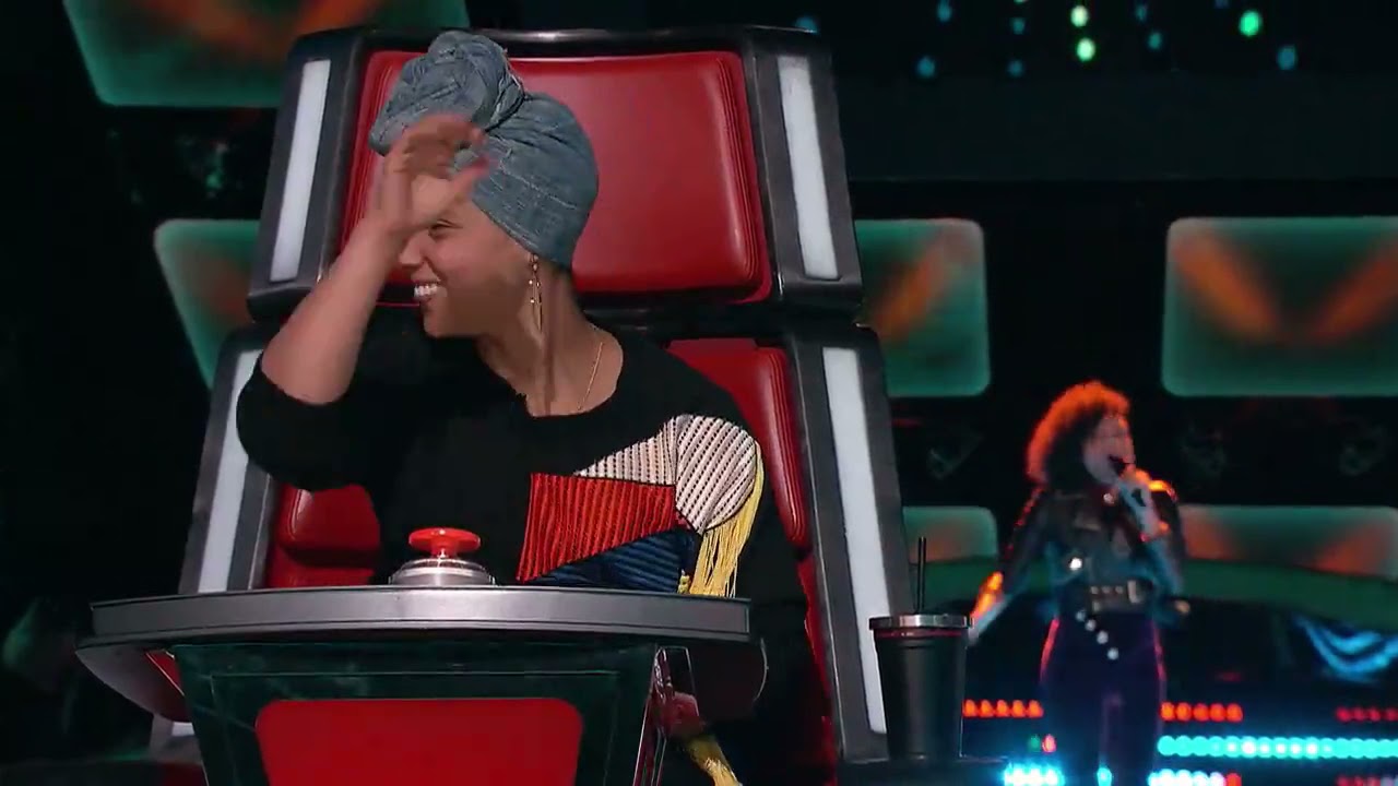 The Voice 2016 Blind Audition - Sophia Urista: 
