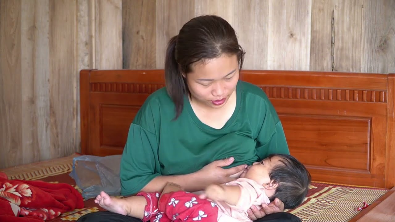 A 17-year-old single mother renovates her new yard. Grill chicken and eat with your children.