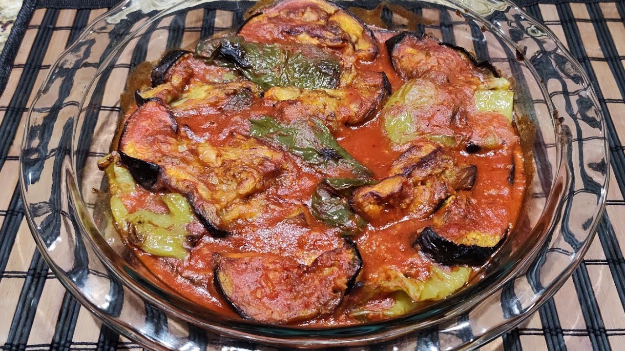 مسقعه صيامي خفيفه جدا. Vegan baked eggplant with tomato sauce. 