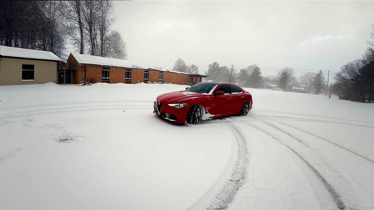 Giulia Q4 drifting in snow