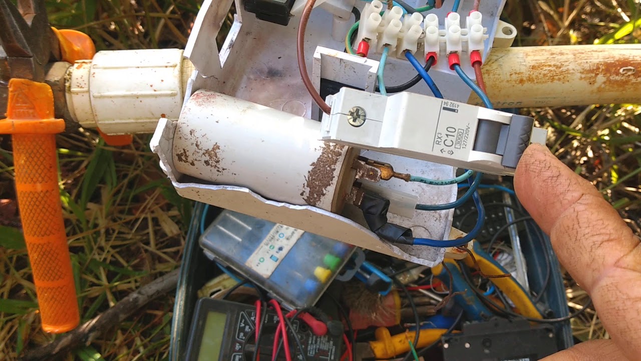 bomba submersa trabalhando  no poço com pouca vazão