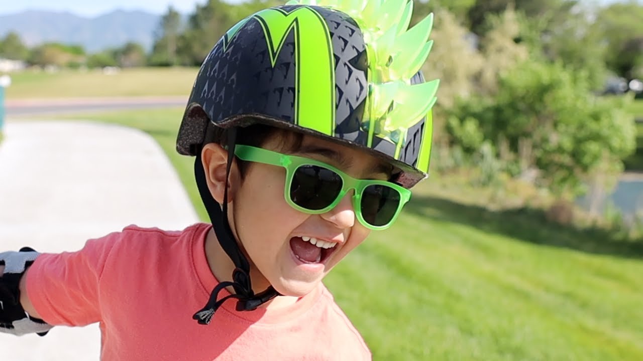 Ben and Benjamin go skateboarding and get an injury