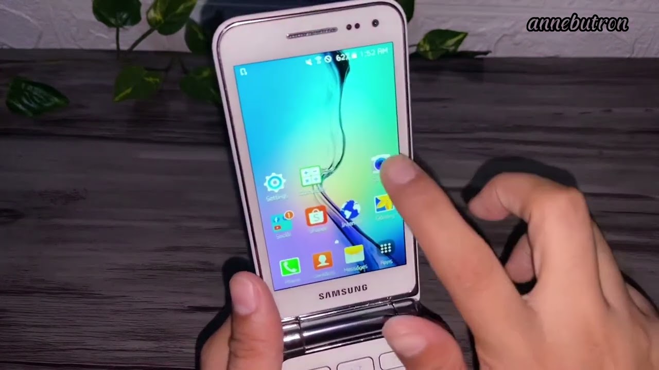 Samsung Galaxy Folder 1 - android flip phone touch and type