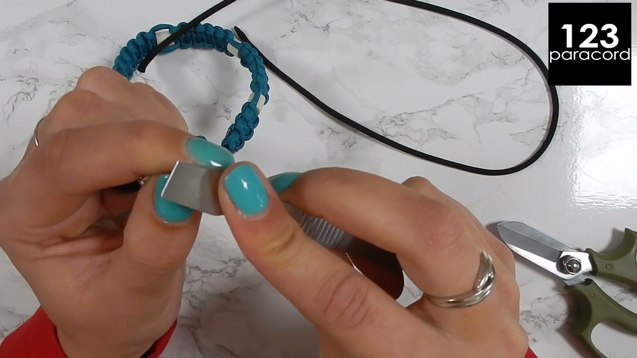 Collier anti-signal avec un noeud Cobra (2 VERSIONS !!) | Tutoriel Paracord FRANÇAIS