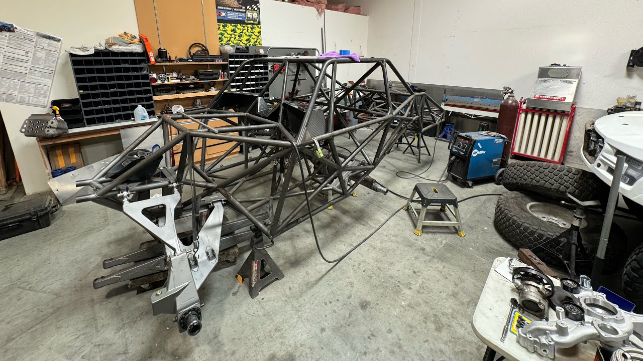 BUILDING A TROPHY TRUCK PART 2. DASH AND TABS