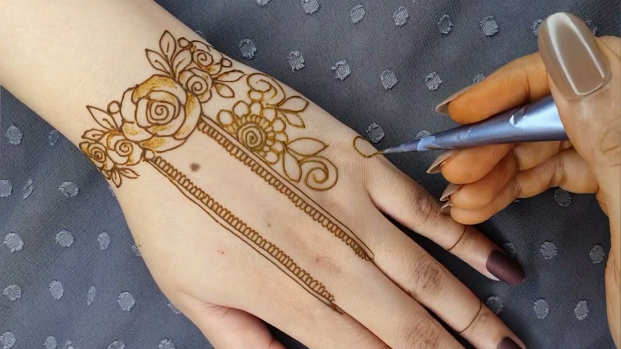 Beautiful henna design for back of the hand ❤ #henna