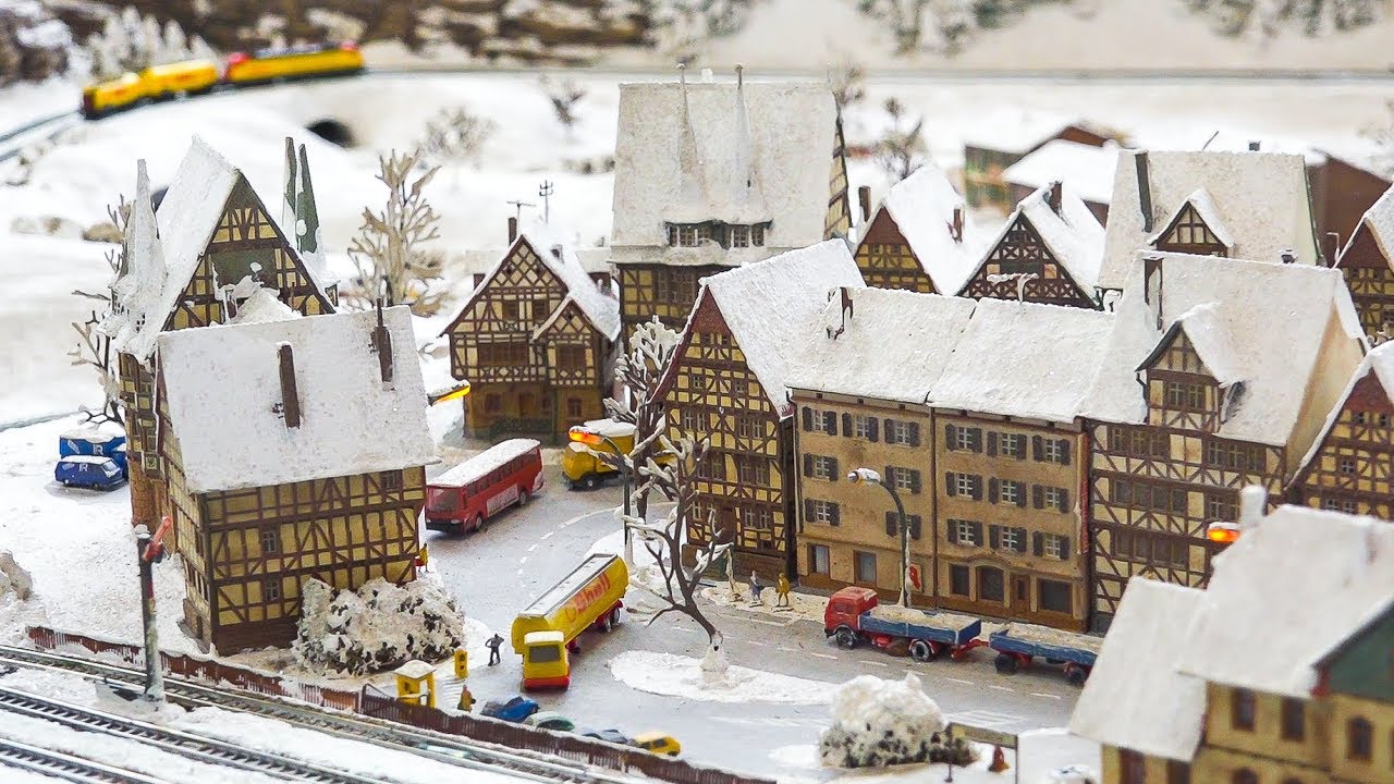 FANTASTIC MODEL RAILROAD RAILWAY SIZE Z SCALE 1:220 * MODEL LOCOMOTIVES, MODEL TRAIN