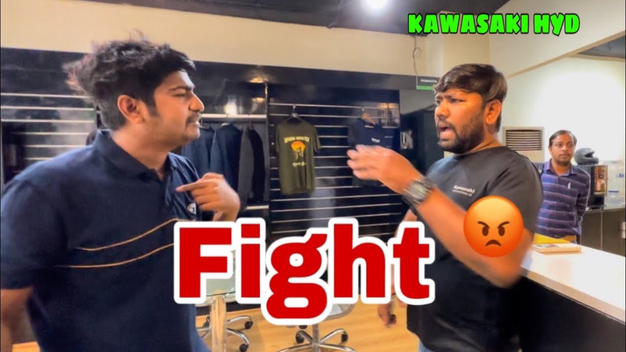 Kawasaki Ke Showroom Me Ladai Ho Gayi 😡
