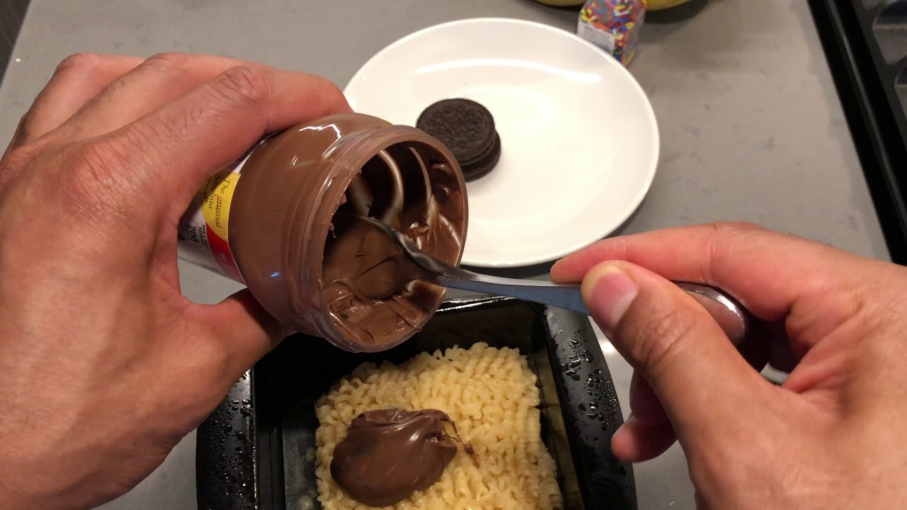 Ramen Noodles With Oreo Cookies and Nutella