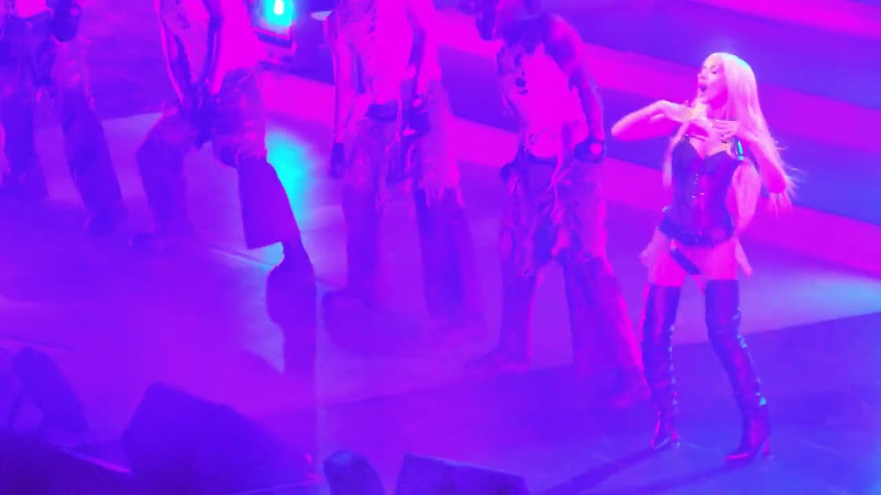 Christina Aguilera - Genie In a Bottle (Live at Farmasi Arena Rio de Janeiro)
