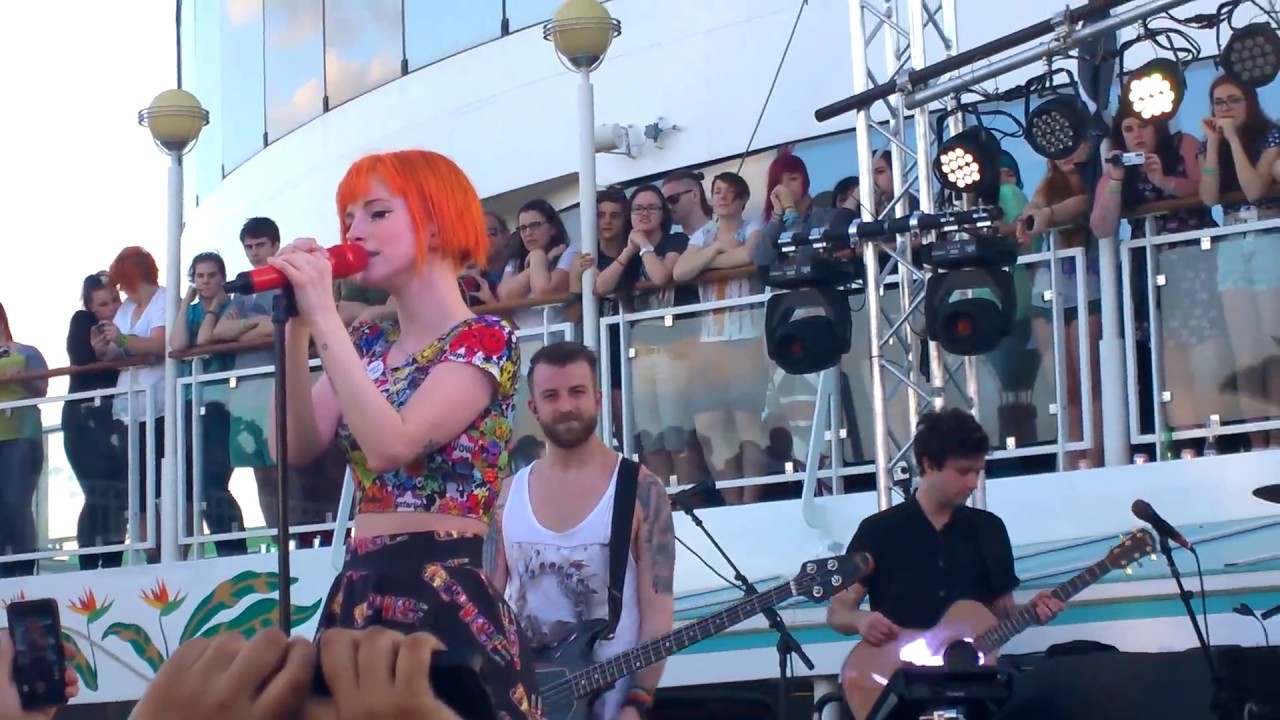 In The Mourning/Landslide - Paramore - PARAHOY 7/3/14