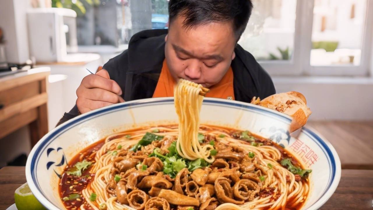 早起的大肥有餐吃！直奔湖北恩施街头，沉浸式感受地道过早文化！【武大肥与刘二毛】