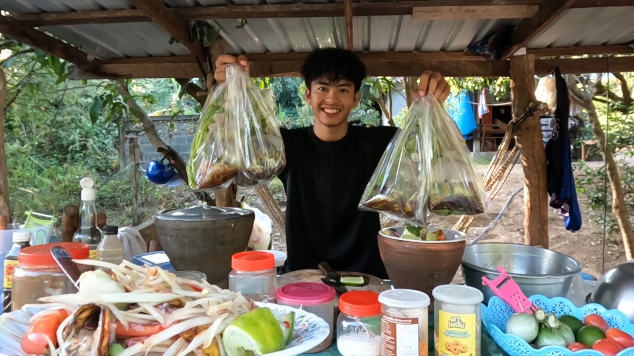 ออเดอร์ยาวมาก ตำแตงขายดี ตำปูปลาร้าก็ขายได้ กว่าจะได้กินเป็นชั่วโมง.