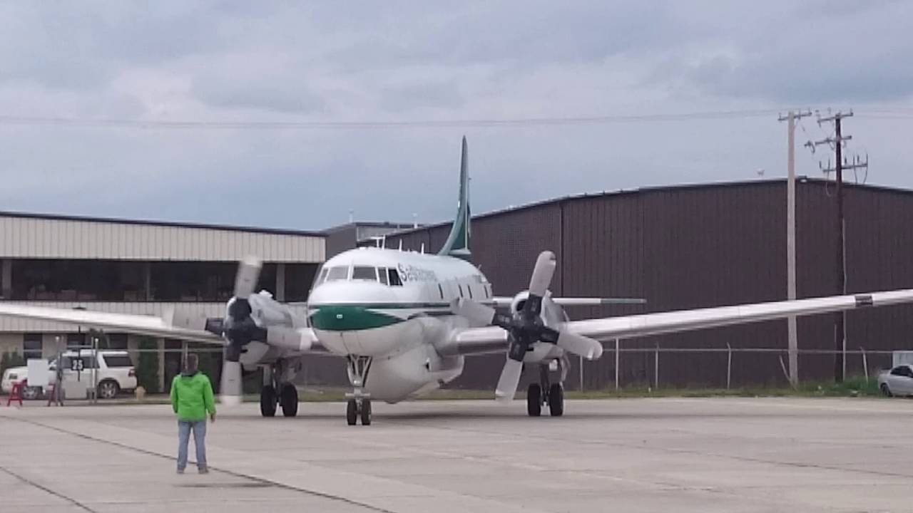Convair 580 engine start and taxi