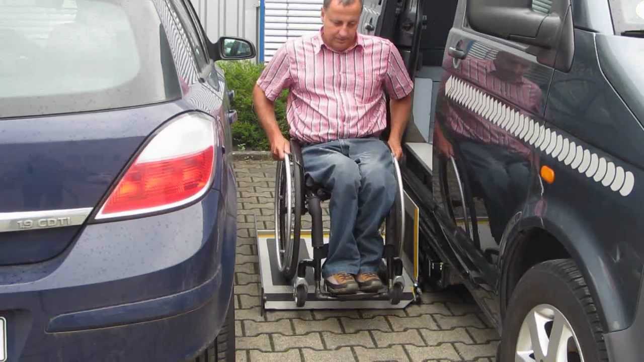 Hebebühne für Rollstuhlfahrer im VW T5