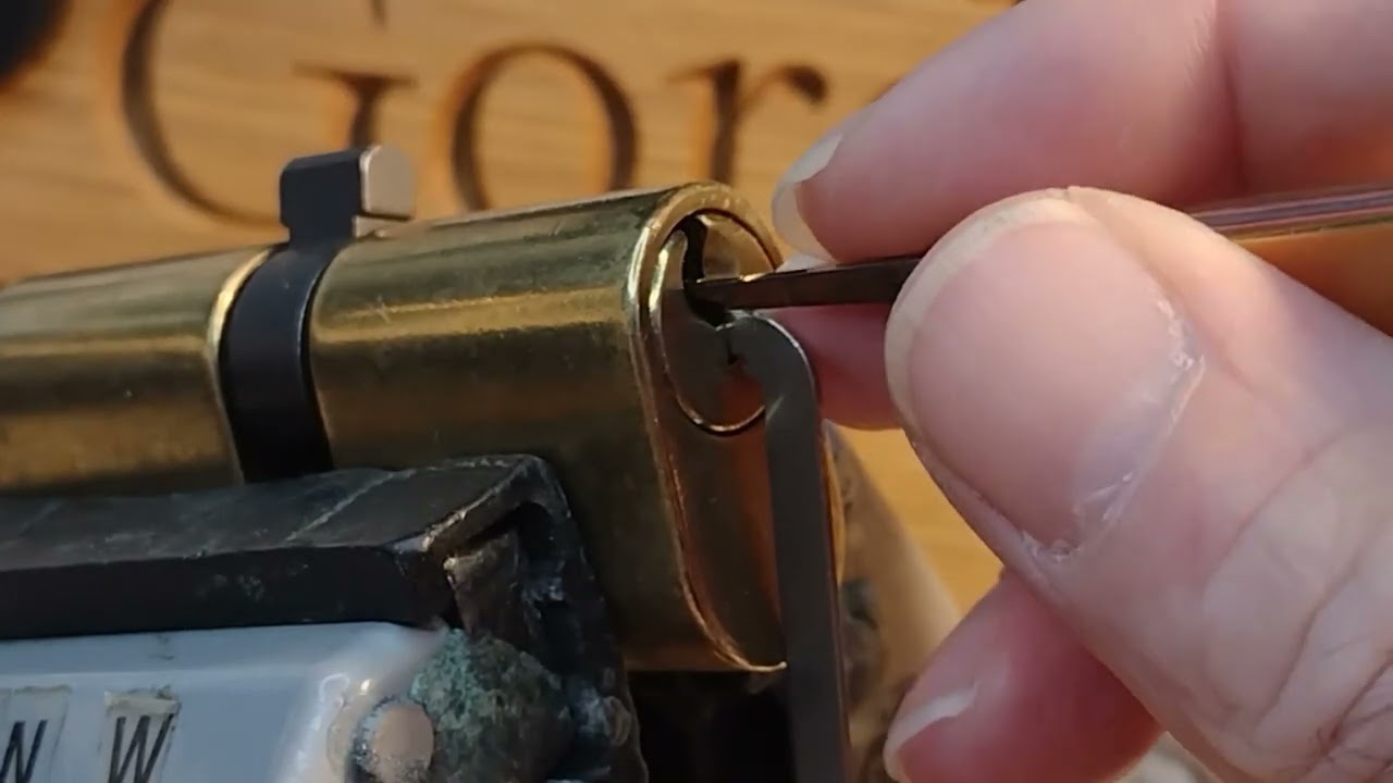 Oval from UKLocksport meet picked