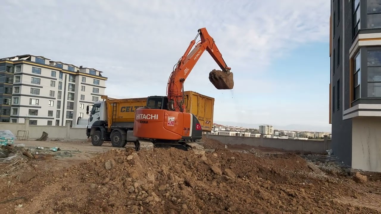 Site Peyzaj Çalışması Hitachi ZX135 Ekskavatör Kamyon Yükleme || Hitachi Excavator Loading Trucks