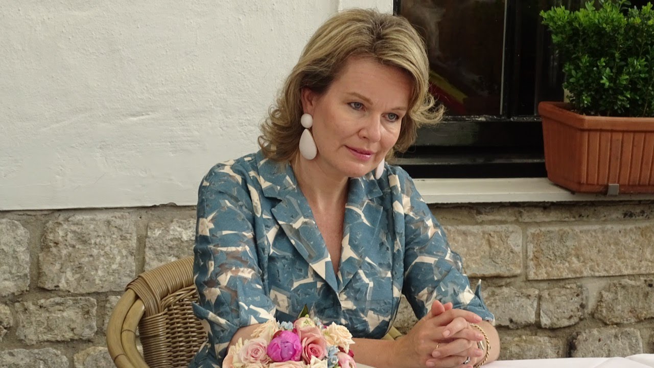 Koningin Mathilde bezoekt  twee musea alsook een locale horecazaak te Brugge op 16 juni 2020