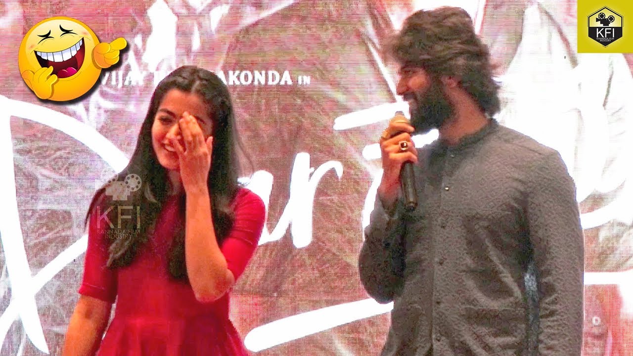 Vijay Devarakonda And Rashmika Mandanna Funny Moment On Stage Infront Of Media | Dear Comrade