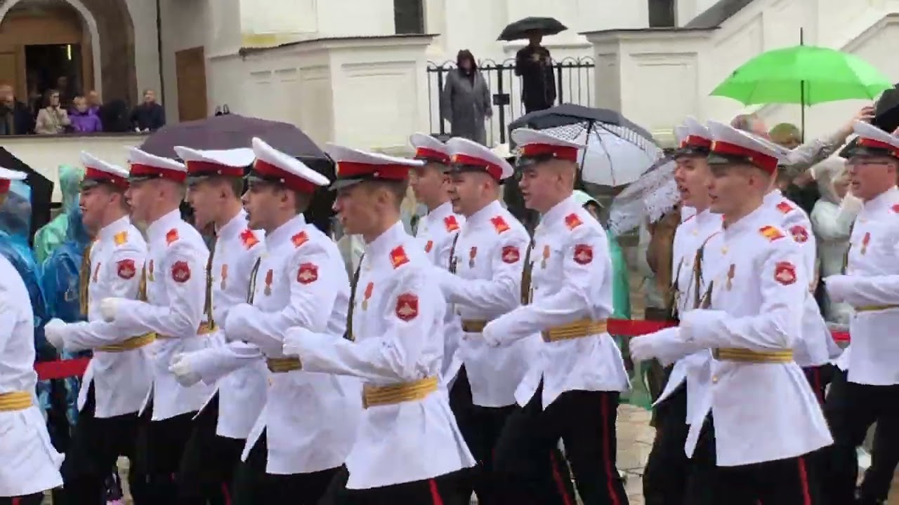 Проход с песней на Соборной площади