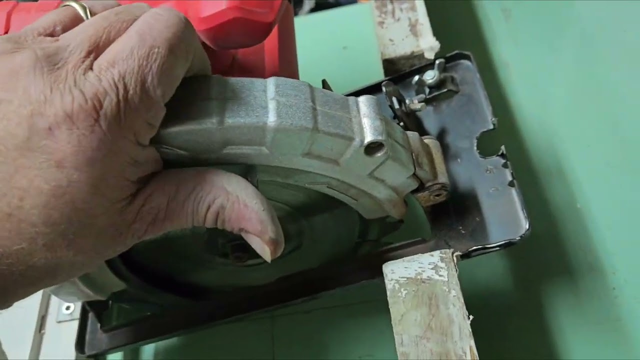 Da RIFIUTO a UTENSILE: Costruisco il mio Banco Sega con SCARTI di Legno! 🛠️ [EP. 1]