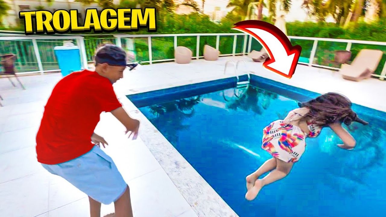EMPURREI A CRUSH DO MEU AMIGO NA PISCINA! *A maior Trolagem de todos os tempos *