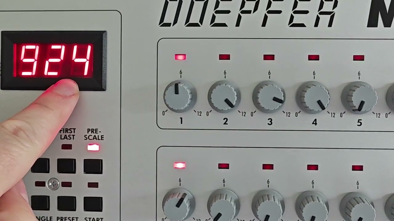 Adjusting note (gate) and/or step times using the Doepfer MAQ 16/3 sequencer.