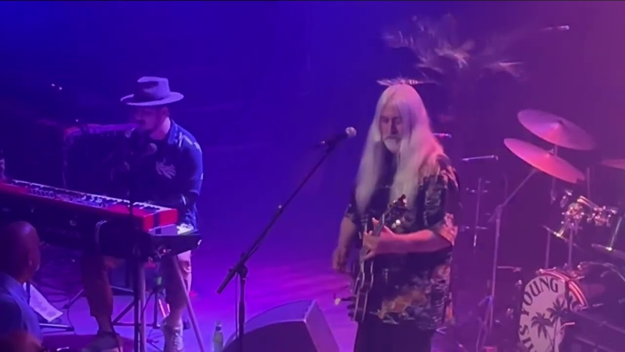 Young Gun Silver Fox - Rolling Back (Live At The Troubadour)