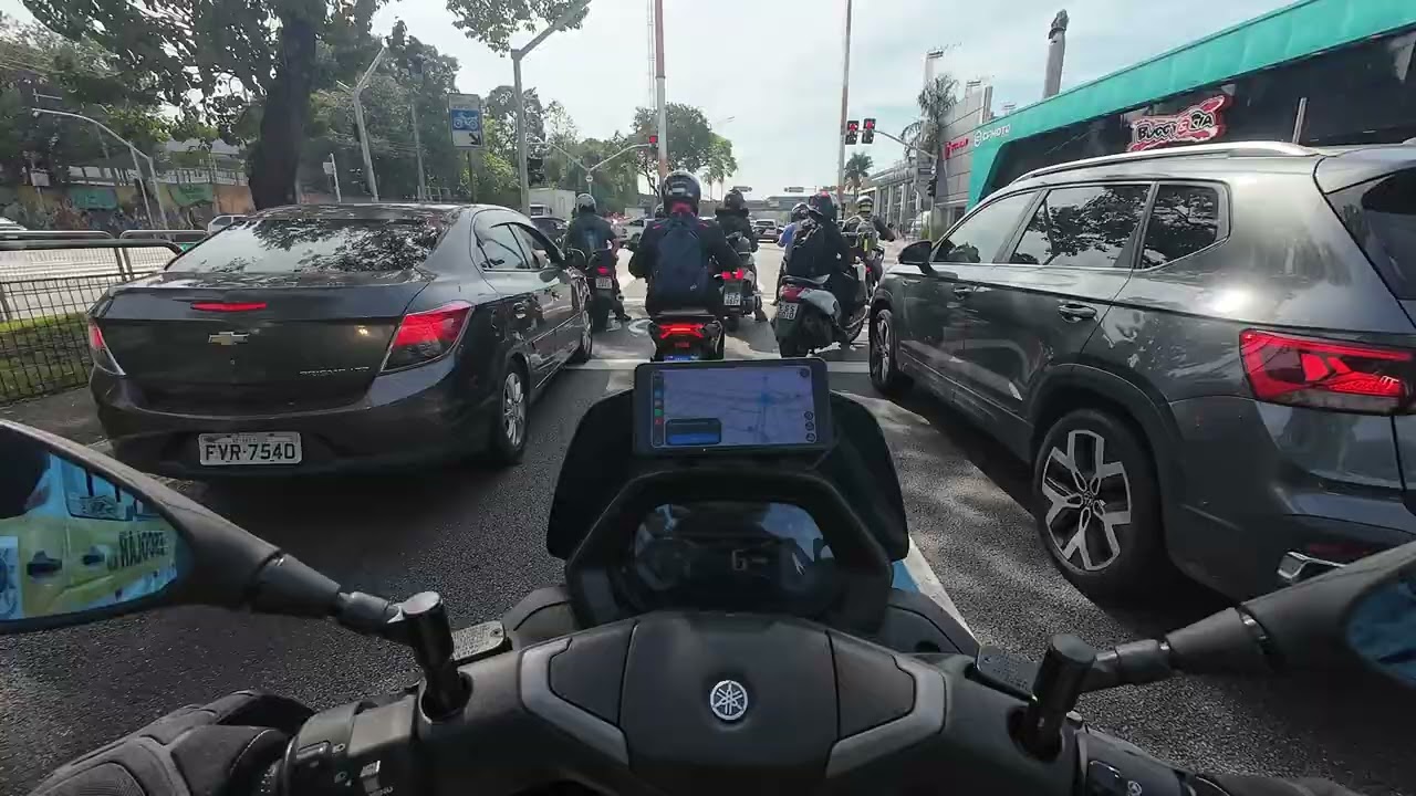 CarPlay L300 na NMAX 2025 – funciona mesmo? Teste real na rua!