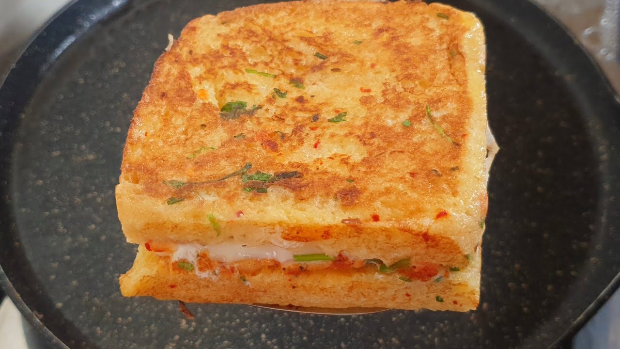 10 Minutes Breakfast Recipe ❤️ | Egg Wrapped Pizza Sandwich Recipe ❤️