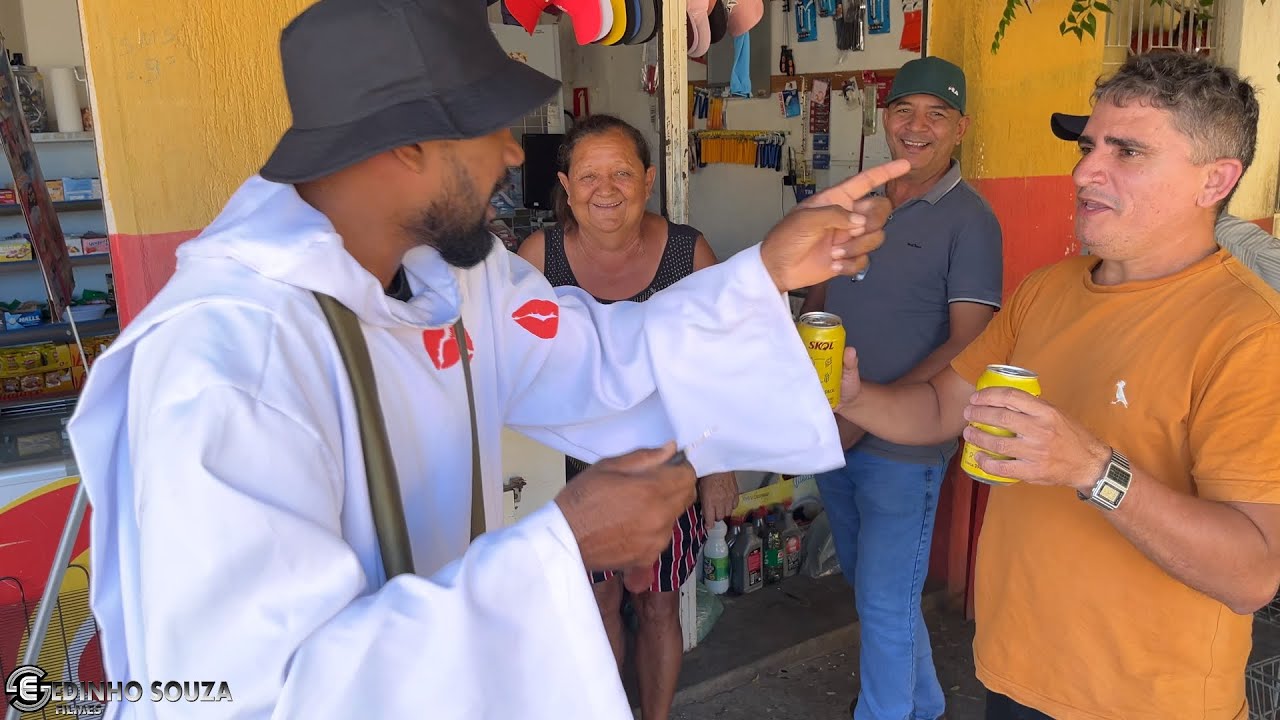 Padre Capelão foi no cabaré e encontrou Edinho Souza lá. Comprou e não pagou, almoçou e não pagou.