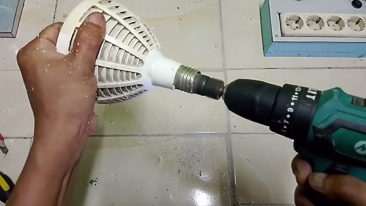 Ide kreatif menabjubkan ‼️ cara membuat lampu emergency dari lampu motor dan batu baterai 