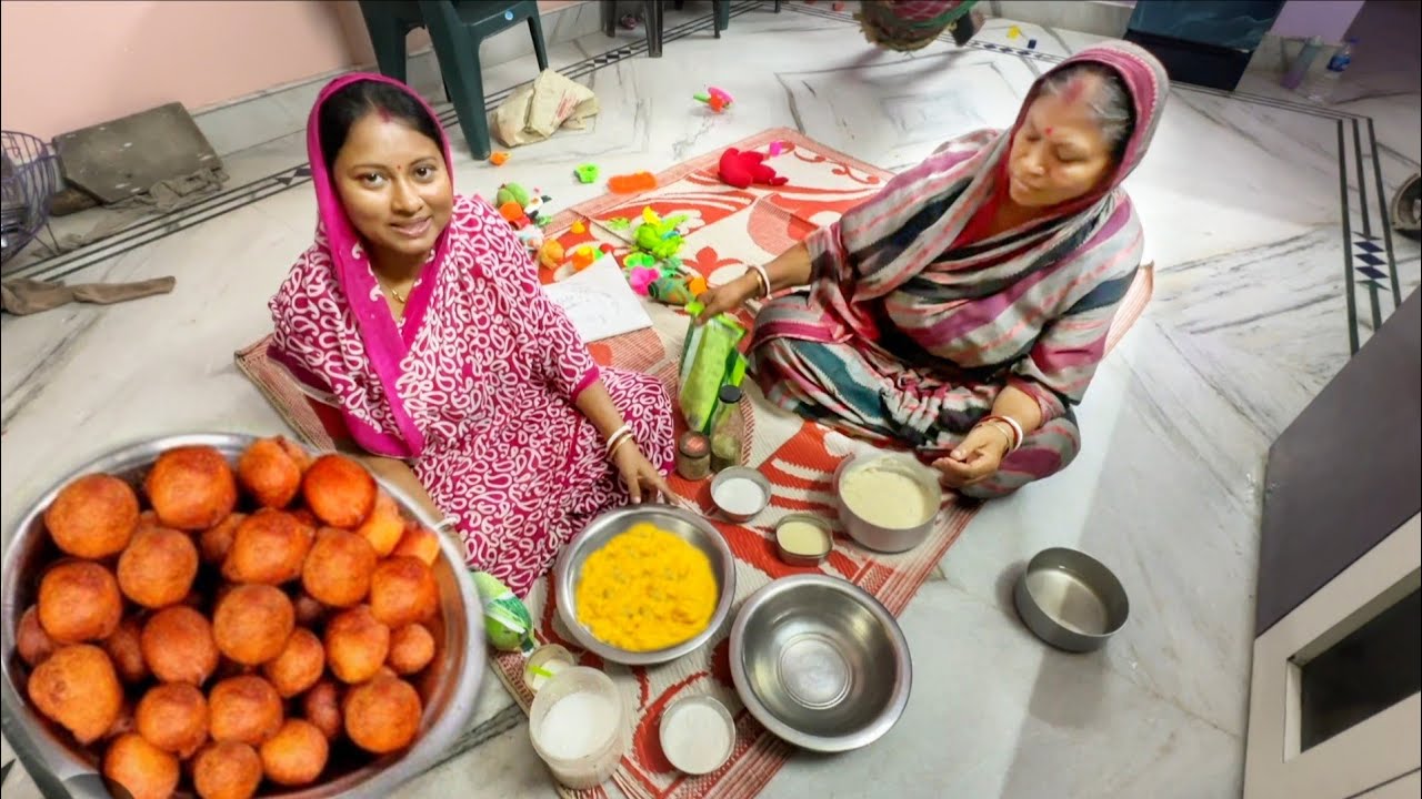 আজ বাড়িতে আমি আর মা দুজনেমিলে তালের বড়া বানালাম