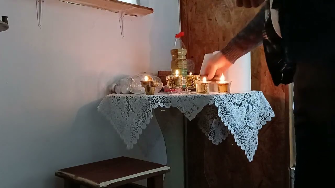 O fugă de dimineață la troita din pădure 