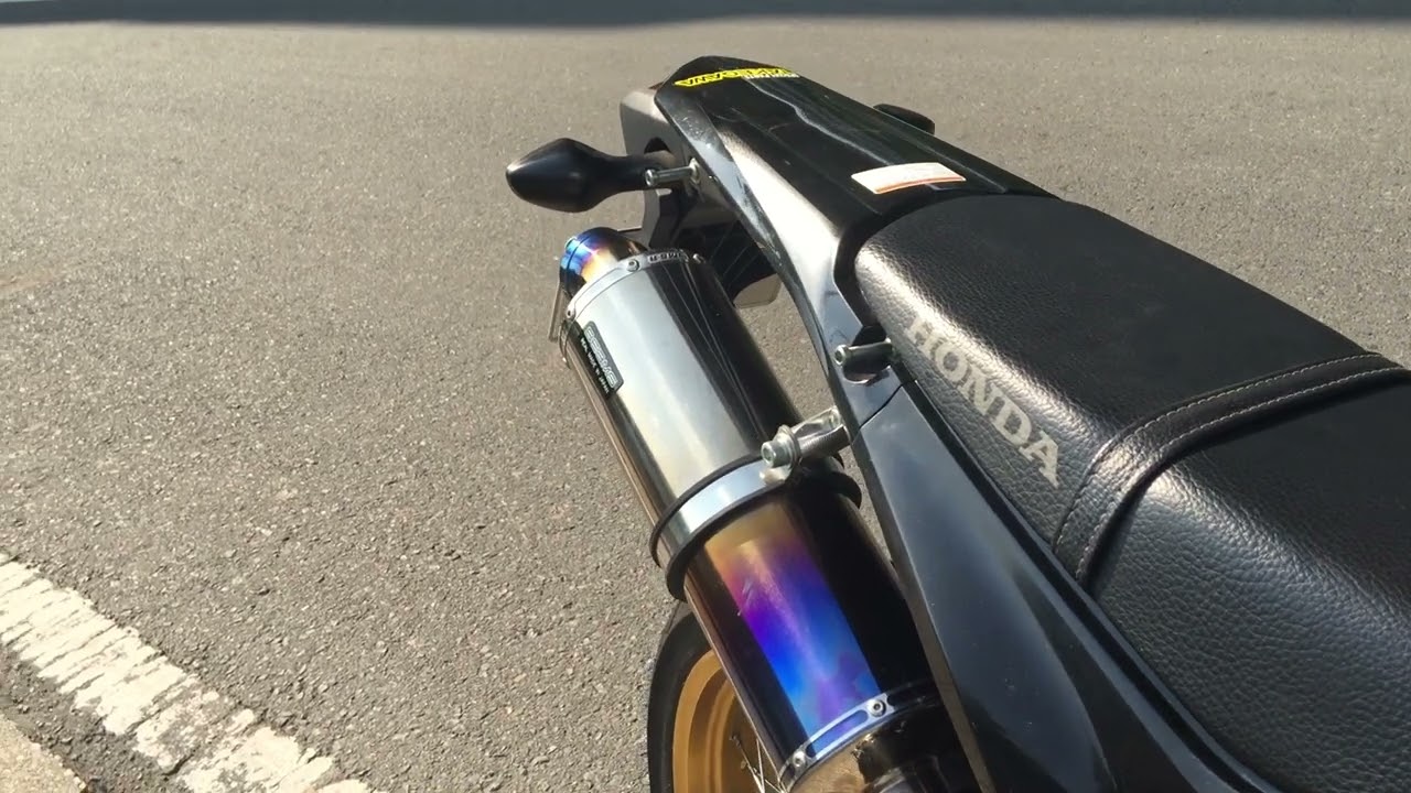 CRF250M　2015年、ビームスマフラー（R-EVOチタン）を装着。政府認証マフラーなので、歯切れのよい音だが、やかましくない。