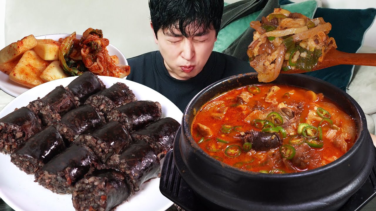 Пикбап с пикантным мороженым (корейский суп с колбасой) MUKBANG REALSOUND ASMR EATINGSHOW