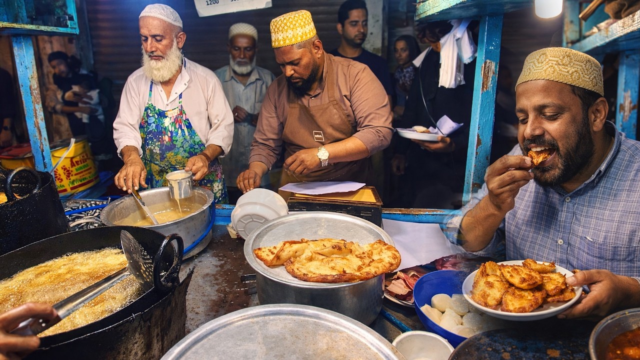 Karachi Famous Malpura | Street Style Egg Malpura Making | Sweet Street Food Pakistan.