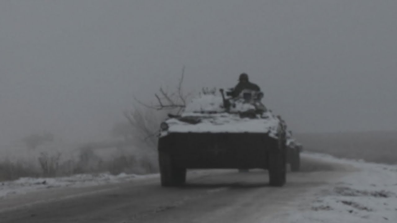 Ucraina, le spettrali immagini dei veicoli blindati a Bakhmut