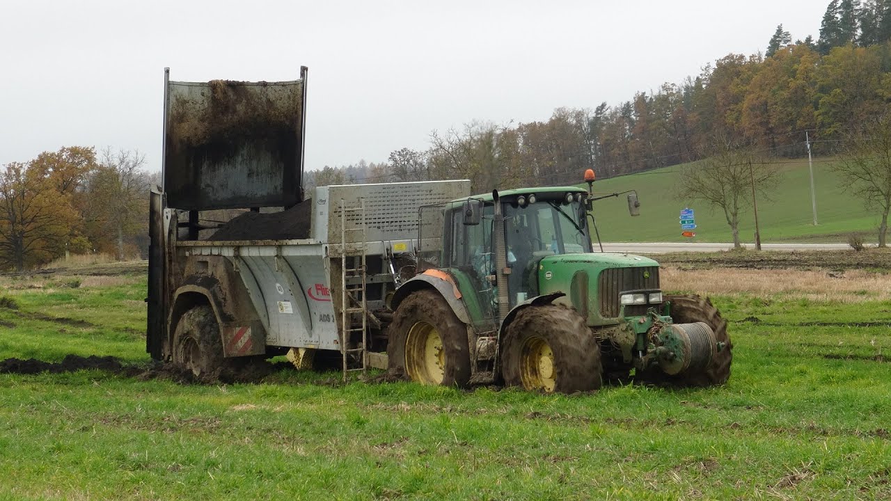 TRACTORS IN MUD - TRAKTORY V BAHNĚ  + ROZMETÁNÍ POPELA A ORBA.