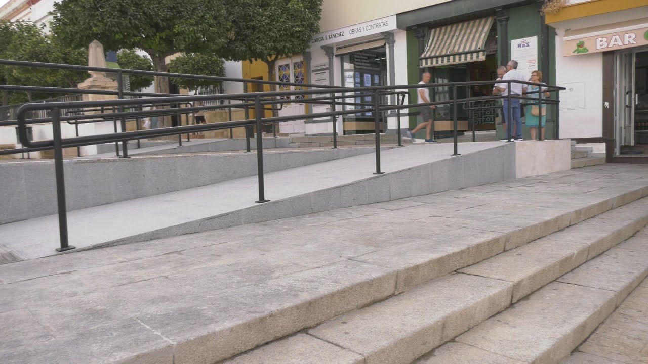 Inaugurada la rampa de acceso a la plaza del Ayuntamiento de Marchena