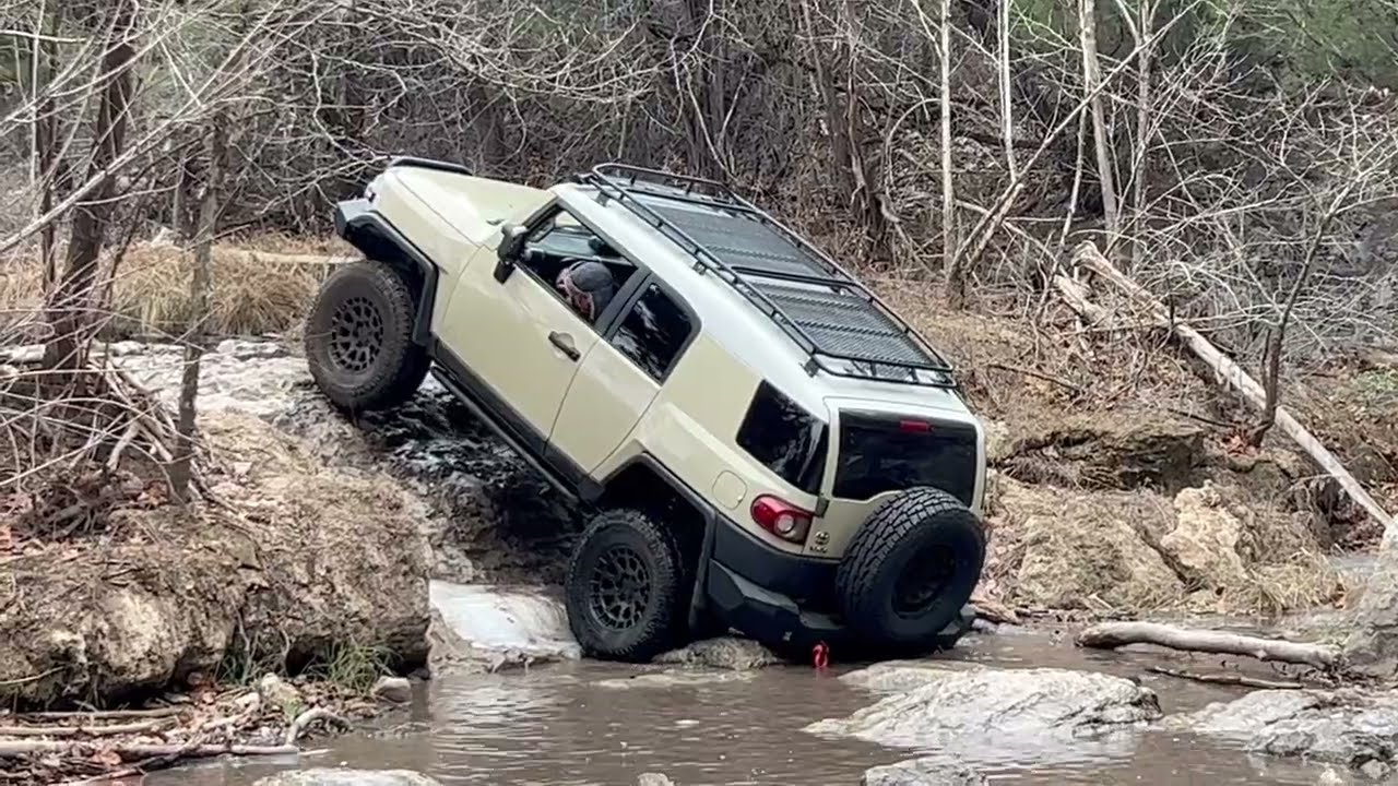 Extreme FJ CRUISER Offroading Through FROZEN RIVER!! Subaru Forester is INSANE!
