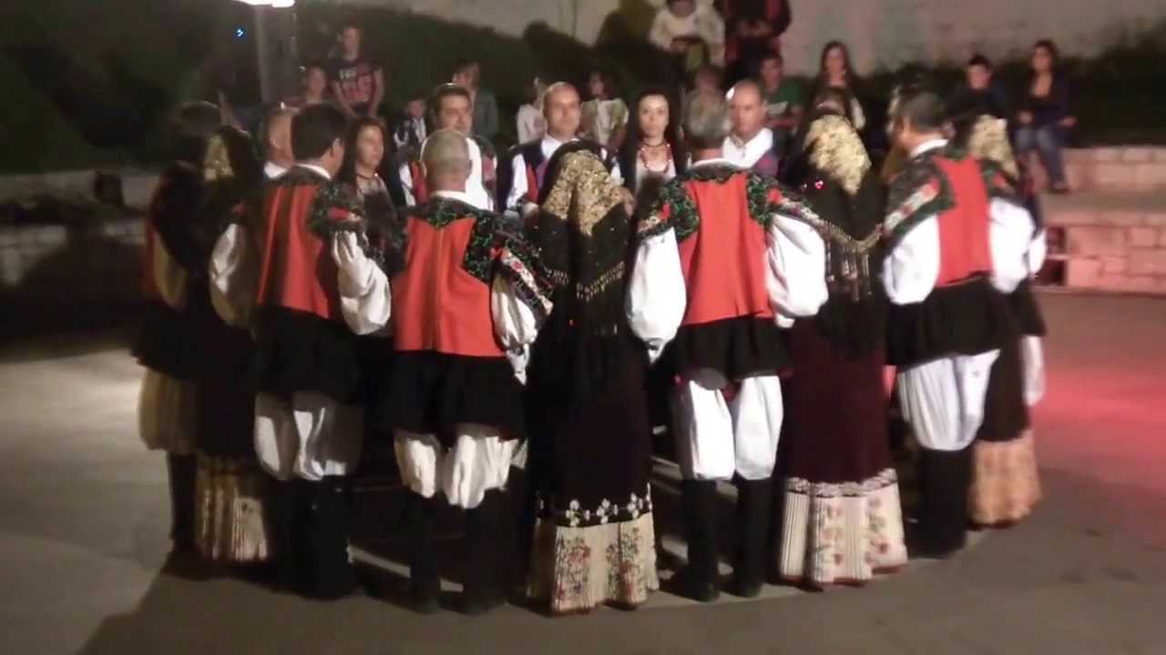 14. September in Oliena, Piazza Berlinguer