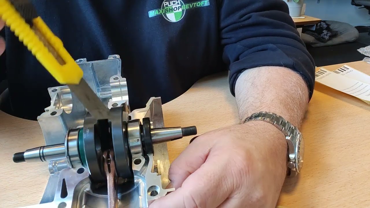 Hvordan monterer du simmerringe korrekt på en PUCH Maxi E50 motor