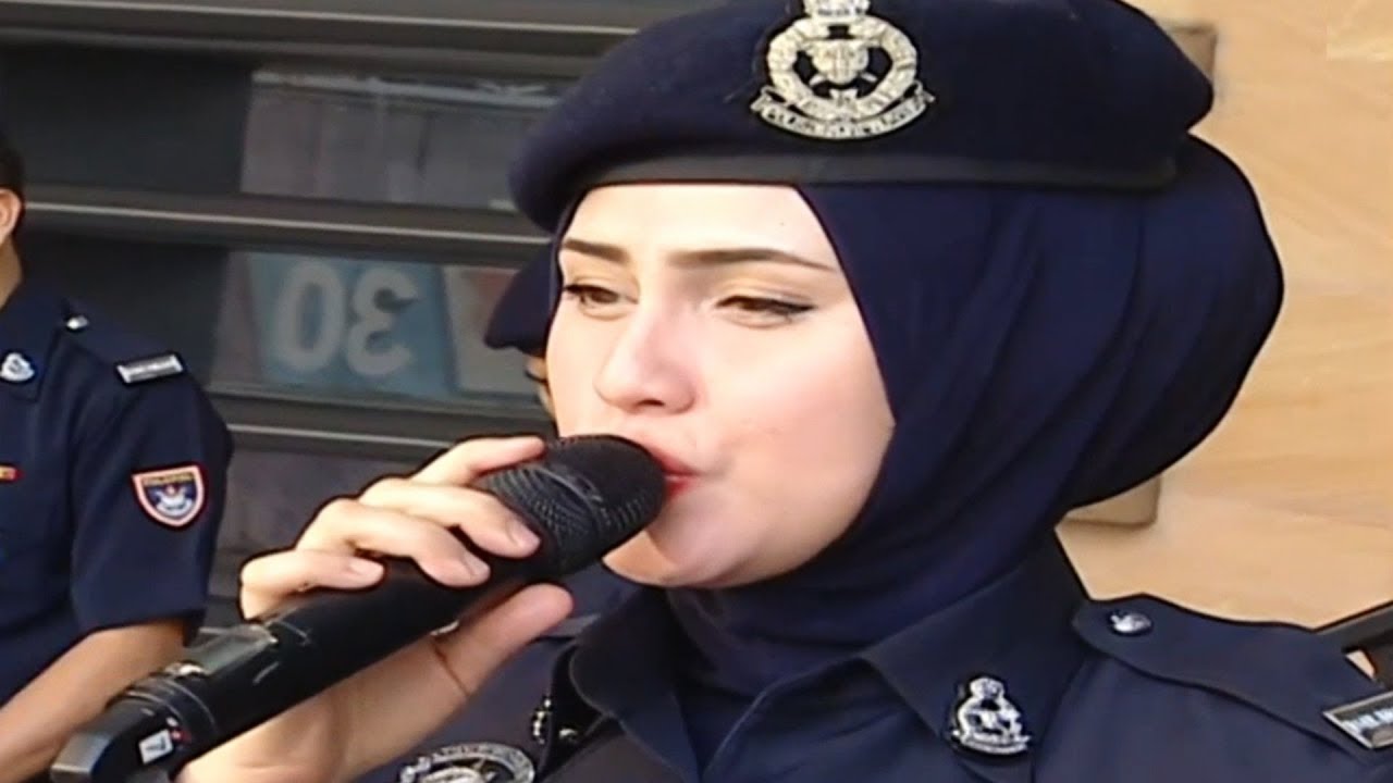 Akak Polis Cantik, Soffwany Yusoff Cover Lagu Menahan Rindu...Fuhhh