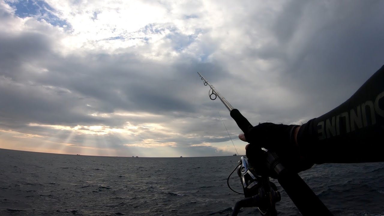 Shore Jigging - Puffer Fish - EP1 - Ripple fisher 911 runner exceed + Jackson plunge.