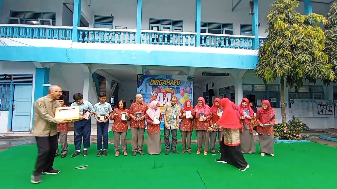 Lepas Balon HUT SPENMA ke-44, Launching Buku, dan Penyerahan 8 Buku ke Perpusda KAB. Kebumen