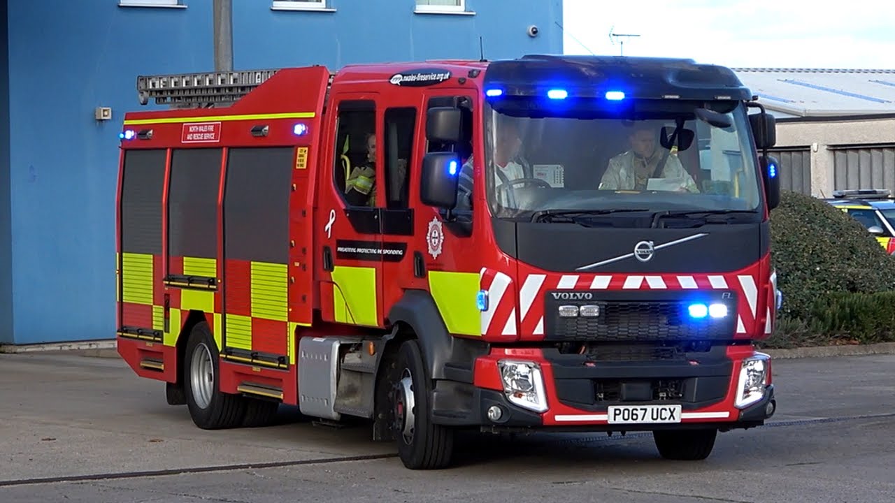[MARTIN-HORNS] Prestatyn’s Retained On-Call Emergency One Volvo FL Pumping Appliance Turnout | NWFRS